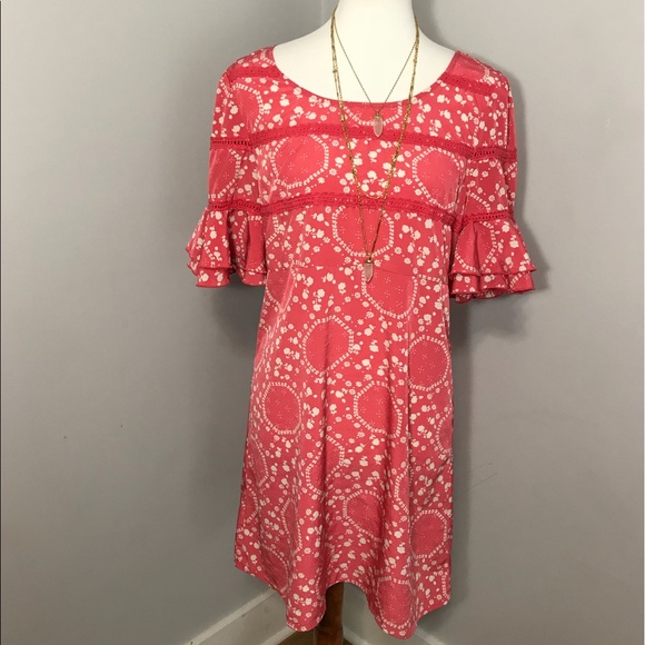 Free People Dresses & Skirts - Free People pink and white bell sleeve shift dress